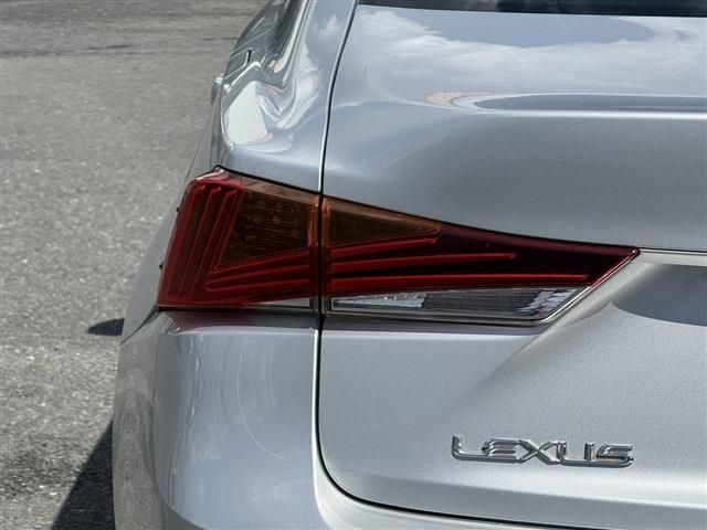 LEXUS IS300h