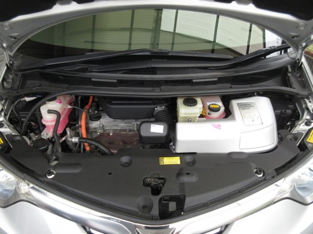 ESTIMA HYBRID 4WD