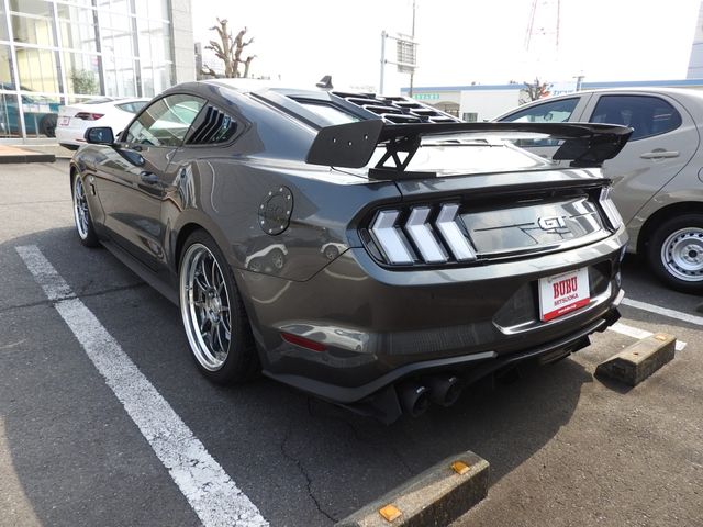 FORD MUSTANG