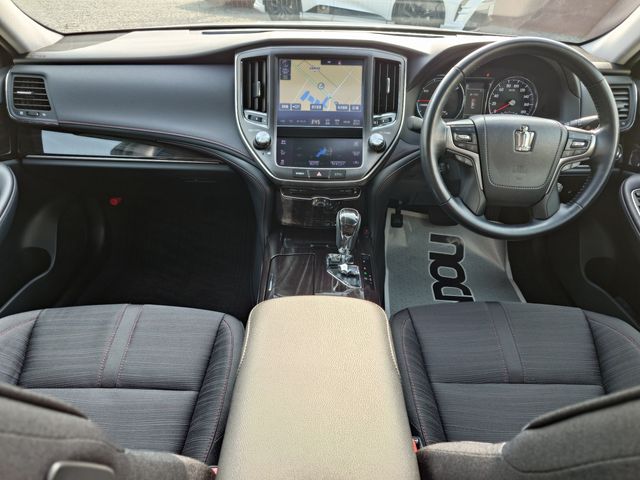 CROWN sedan hybrid