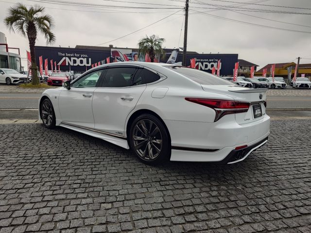 LEXUS LS500h 4WD