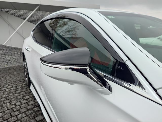 LEXUS LS500h 4WD