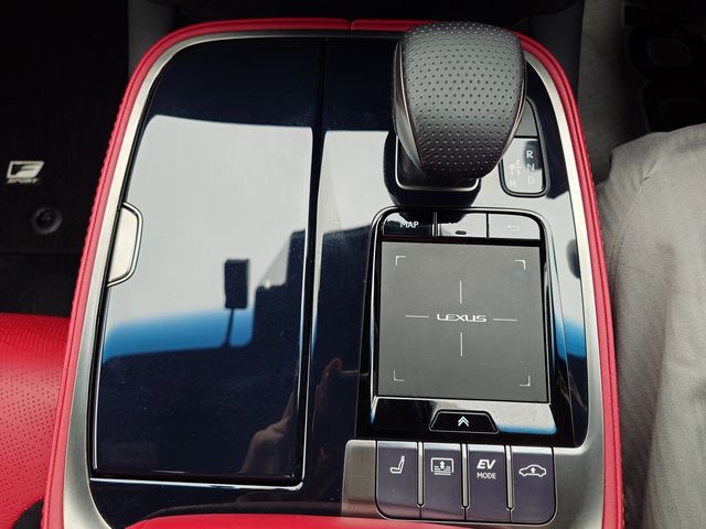 LEXUS LS500h 4WD