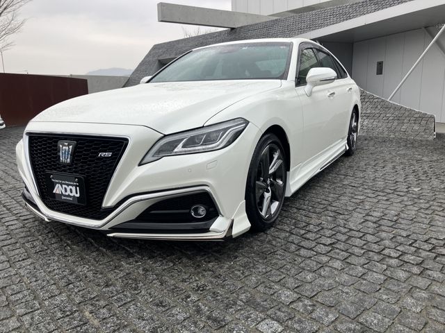 CROWN sedan hybrid