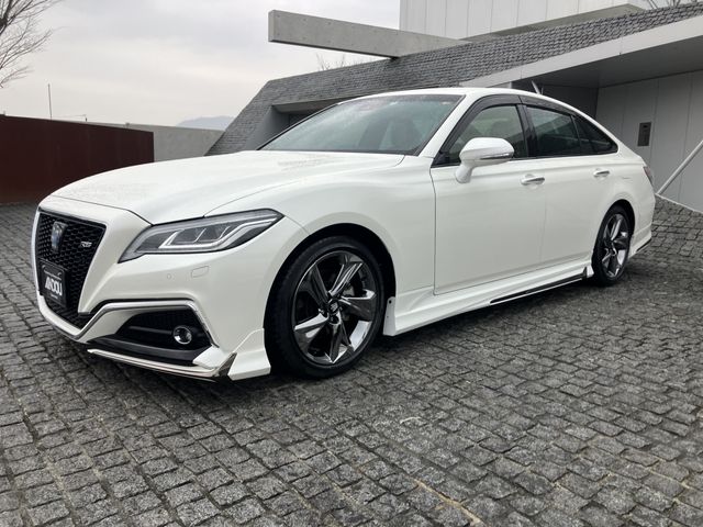 CROWN sedan hybrid