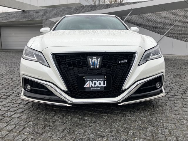 CROWN sedan hybrid