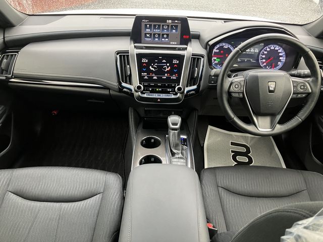 CROWN sedan hybrid