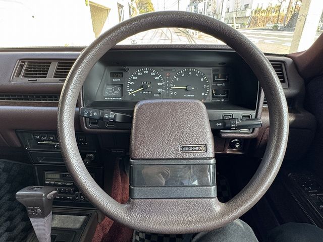 DEBONAIR V