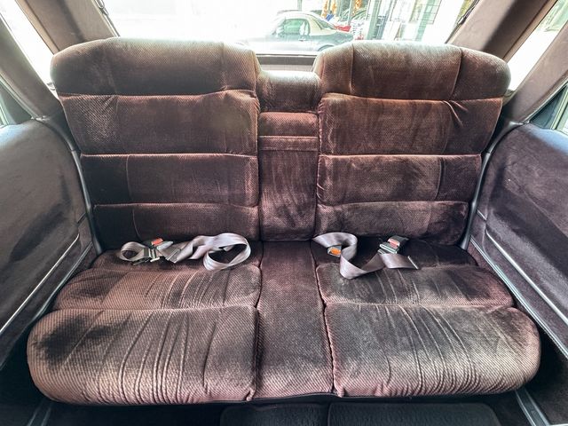 DEBONAIR V