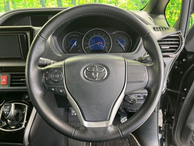 VOXY HYBRID