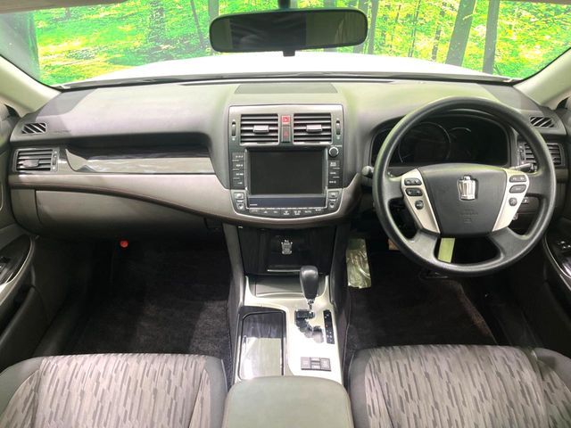 CROWN sedan