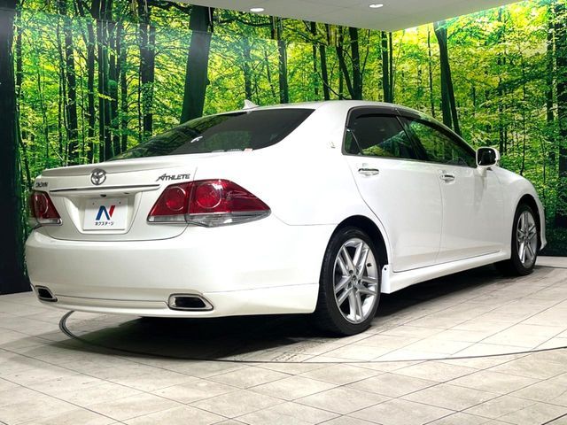 CROWN sedan