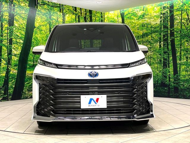 VOXY HYBRID