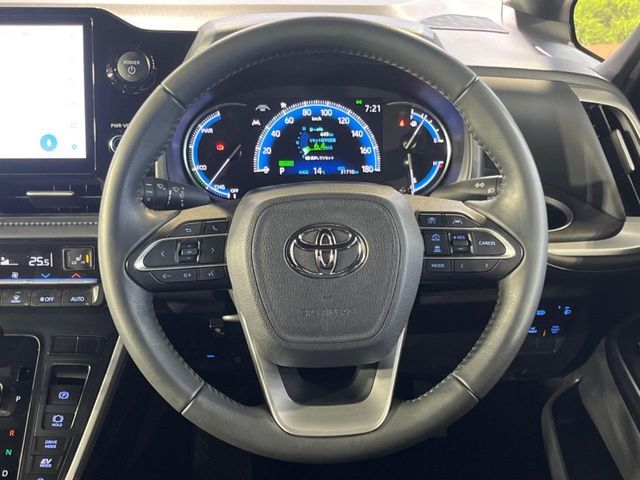 VOXY HYBRID