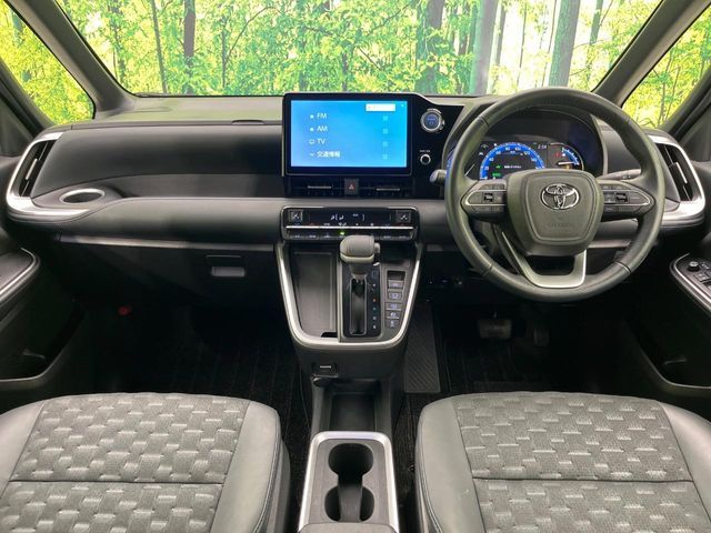VOXY HYBRID