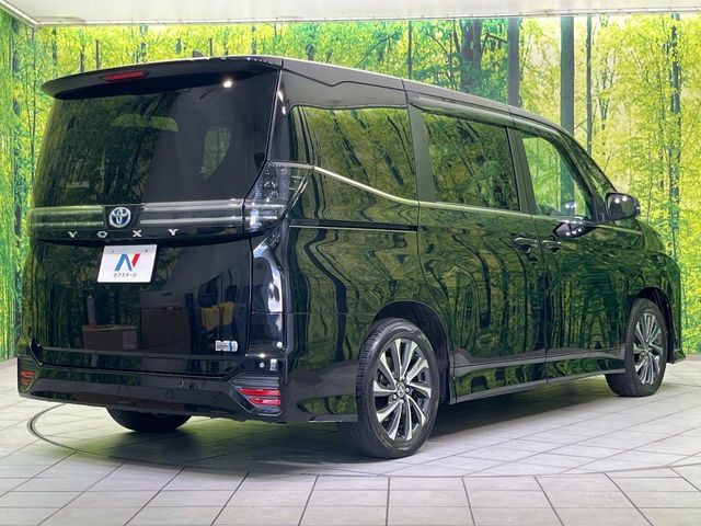 VOXY HYBRID
