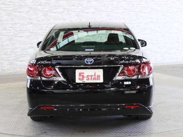 CROWN sedan hybrid