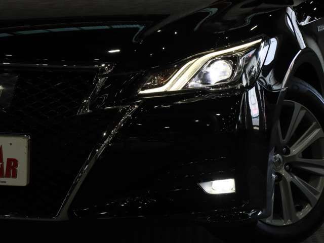 CROWN sedan hybrid
