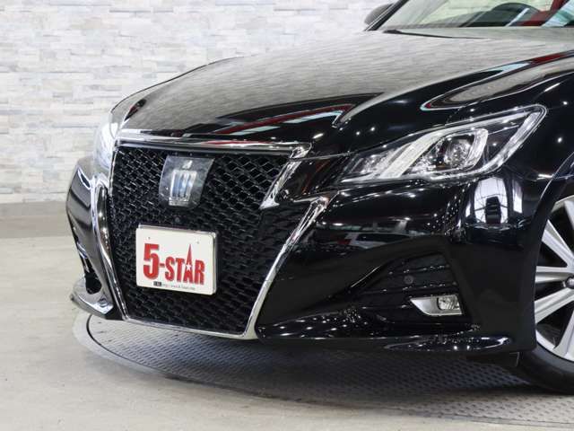 CROWN sedan hybrid