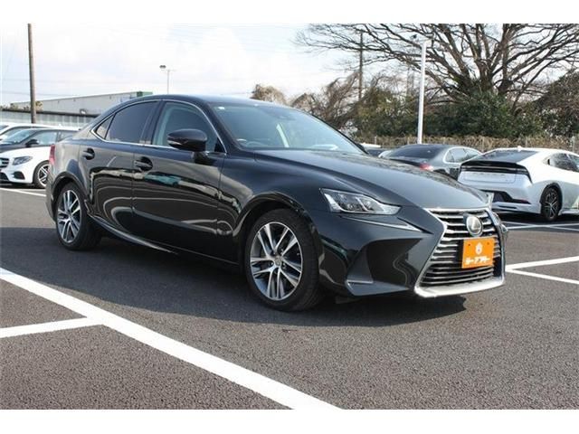 LEXUS IS200t
