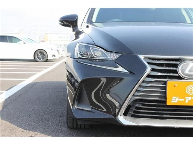 LEXUS IS200t