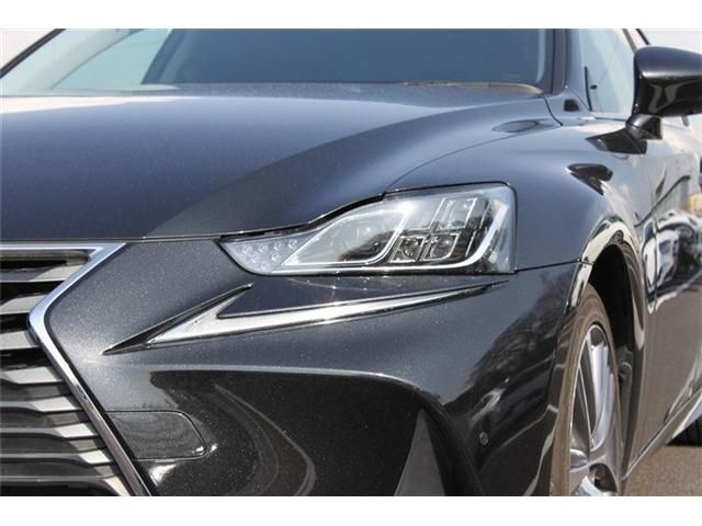 LEXUS IS200t