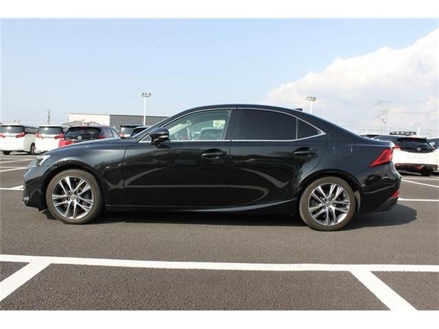 LEXUS IS200t