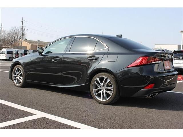 LEXUS IS200t
