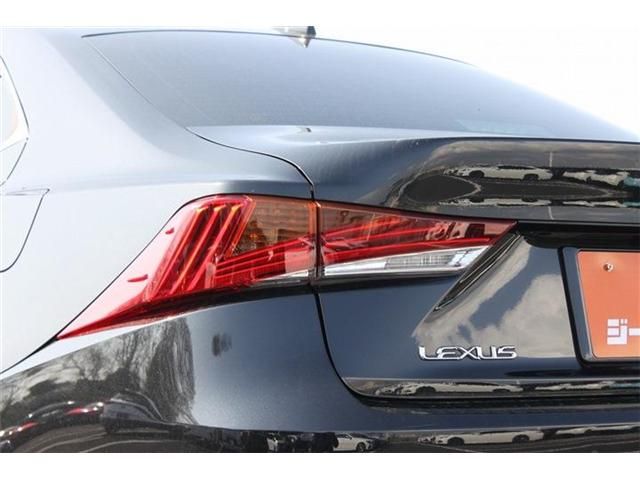 LEXUS IS200t