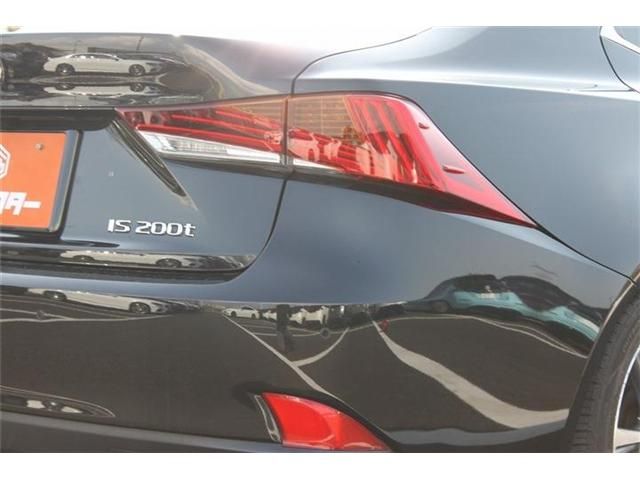 LEXUS IS200t