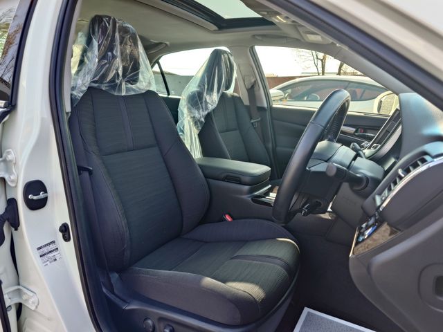 CROWN sedan hybrid