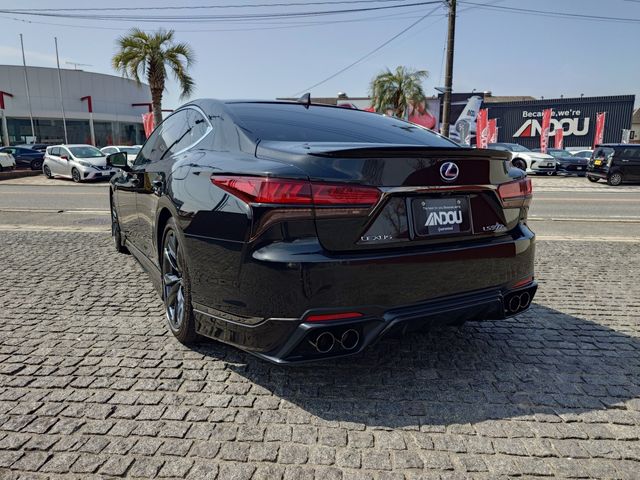 LEXUS LS500h 4WD