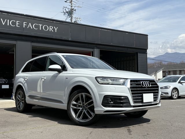 AUDI  Q7