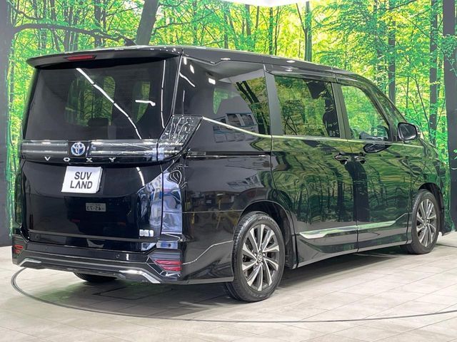 VOXY HYBRID