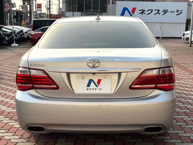 CROWN sedan