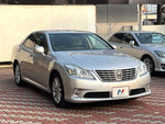 CROWN sedan