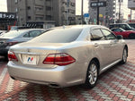 CROWN sedan