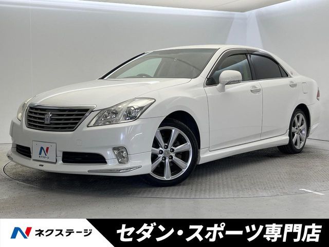 CROWN sedan