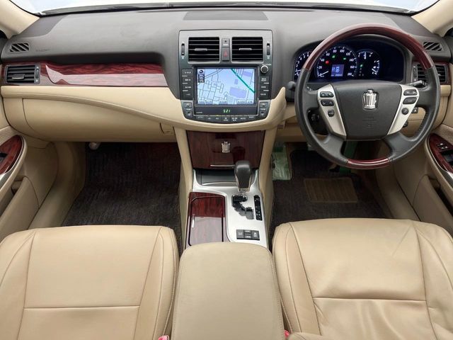 CROWN sedan