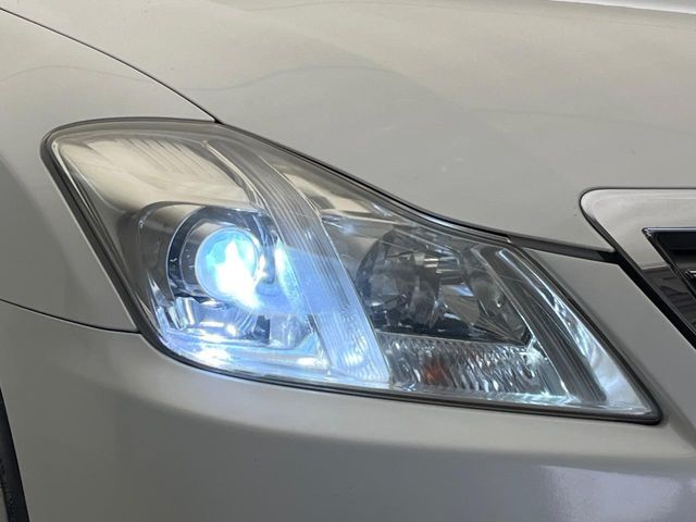 CROWN sedan