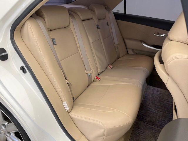 CROWN sedan
