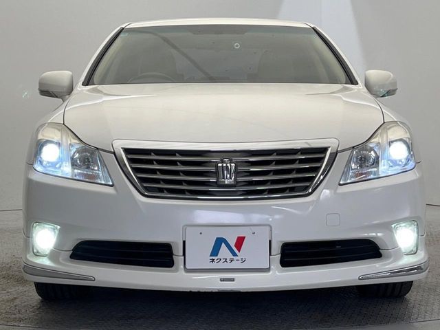 CROWN sedan