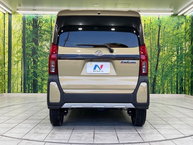 TANTO FAN CROSS 4WD