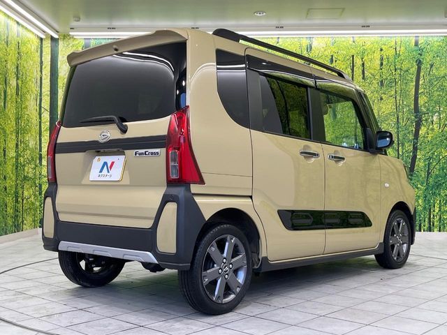 TANTO FAN CROSS 4WD