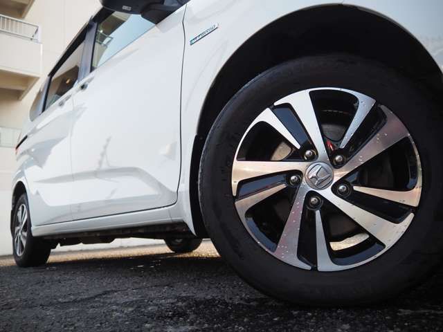 FREED HYBRID 4WD