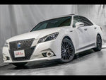 CROWN sedan hybrid