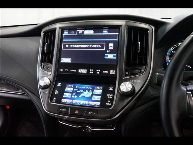CROWN sedan hybrid