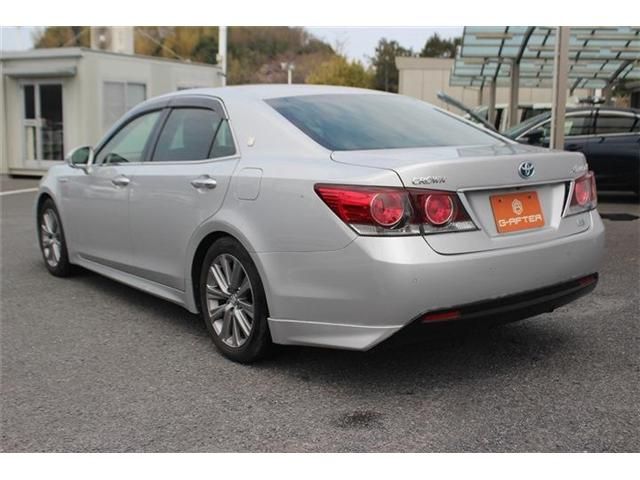 CROWN sedan hybrid