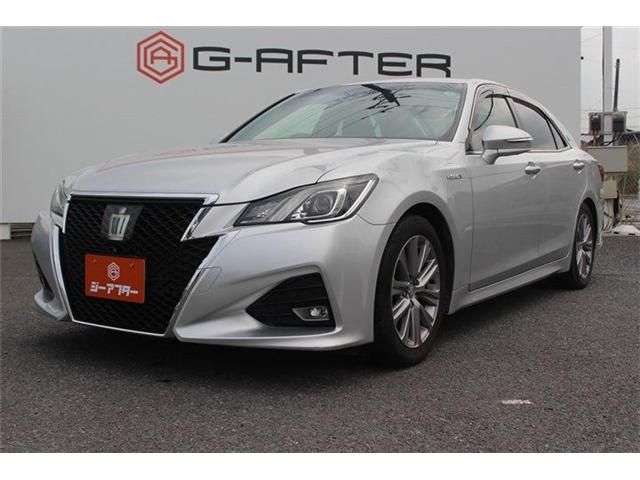 CROWN sedan hybrid