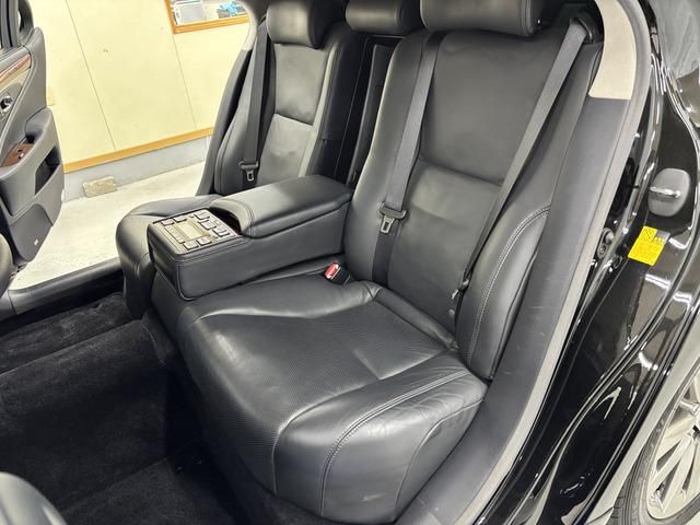 LEXUS LS600hL